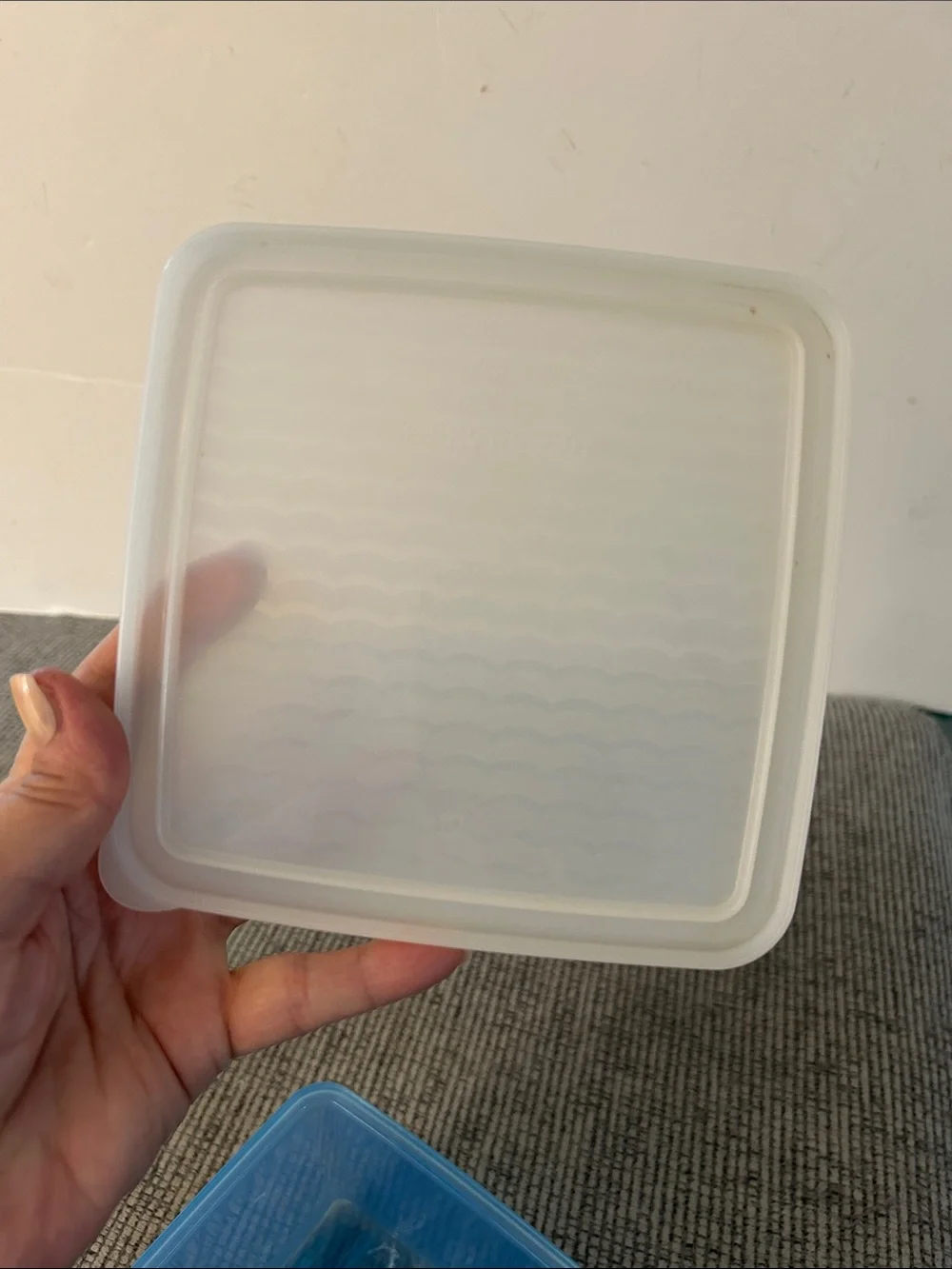 Tupperware FridgeSmart Small container light blue square with white lid & vents